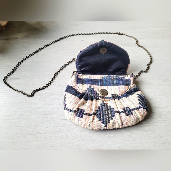 Small Mossimo Crossbody - Picture 4 of 6